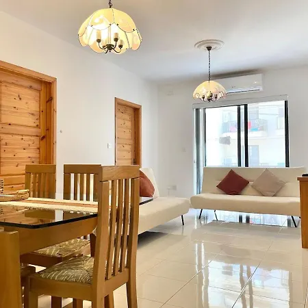 Modern Mediterranean 3 Bed, 2 Bath In St Pauls Bay - 5 Min Walk To Promenade, Beaches Nearby