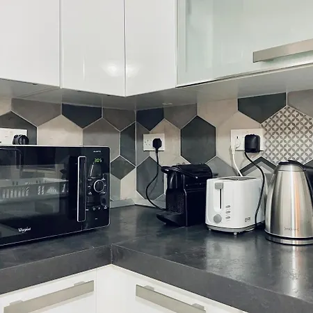 Modern Mediterranean 3 Bed, 2 Bath In St Pauls Bay - 5 Min Walk To Promenade, Beaches Nearby Apartament *