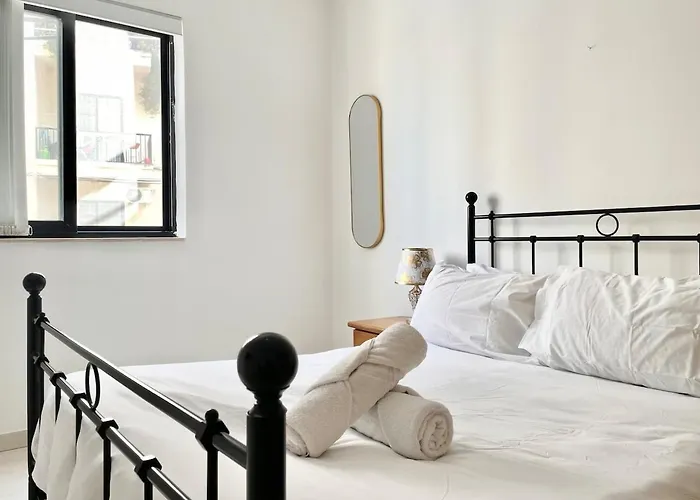 Modern Mediterranean 3 Bed, 2 Bath In St Pauls Bay - 5 Min Walk To Promenade, Beaches Nearby Apartman *