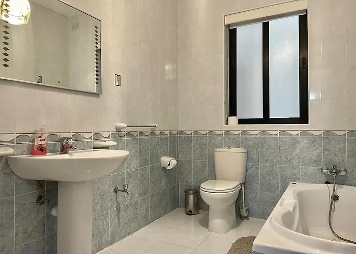 Modern Mediterranean 3 Bed, 2 Bath In St Pauls Bay - 5 Min Walk To Promenade, Beaches Nearby Apartman