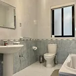 Modern Mediterranean 3 Bed, 2 Bath In St Pauls Bay - 5 Min Walk To Promenade, Beaches Nearby Appartement