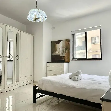 Modern Mediterranean 3 Bed, 2 Bath In St Pauls Bay - 5 Min Walk To Promenade, Beaches Nearby Appartamento St. Paul's Bay