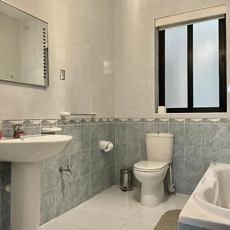 Modern Mediterranean 3 Bed, 2 Bath In St Pauls Bay - 5 Min Walk To Promenade, Beaches Nearby Apartment
