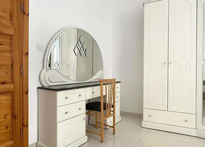 Apartment Modern Mediterranean 3 Bed, 2 Bath In St Pauls Bay - 5 Min Walk To Promenade, Beaches Nearby