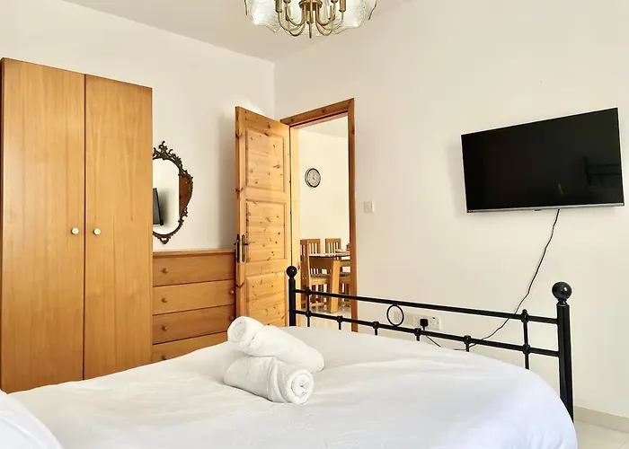 Modern Mediterranean 3 Bed, 2 Bath In St Pauls Bay - 5 Min Walk To Promenade, Beaches Nearby St. Paul's Bay