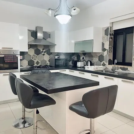 Apartamento Modern Mediterranean 3 Bed, 2 Bath In St Pauls Bay - 5 Min Walk To Promenade, Beaches Nearby *